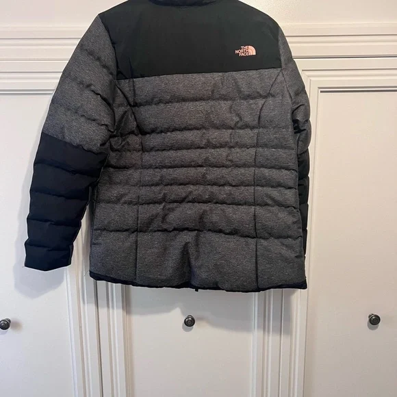The North Face Black and Gray Puffer Jacket - Picture 5 of 10
